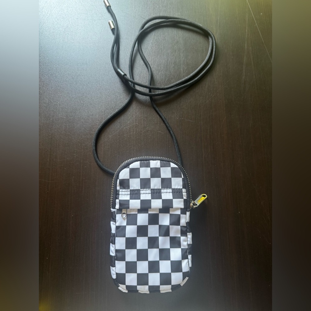 NWOT No Boundaries Women's Bungee Phone Crossbody Bag Black/White Check